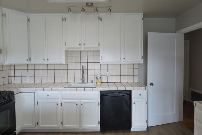 Building Photo - 489 Monterey