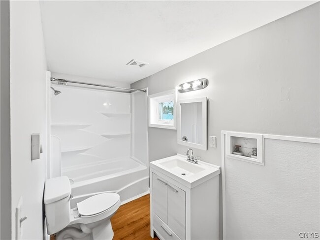 Building Photo - 5466 Willow St