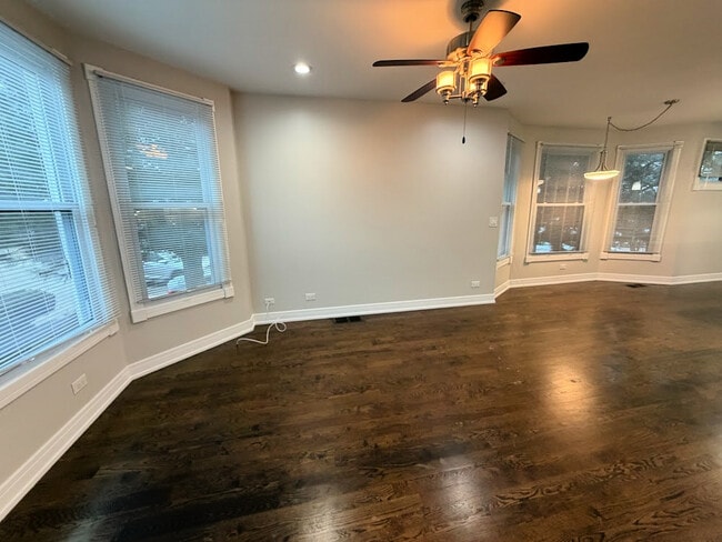 Building Photo - 2700 N Ridgeway Ave