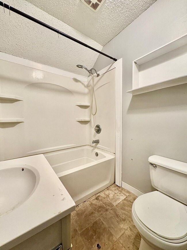 Building Photo - 919 S Logan St