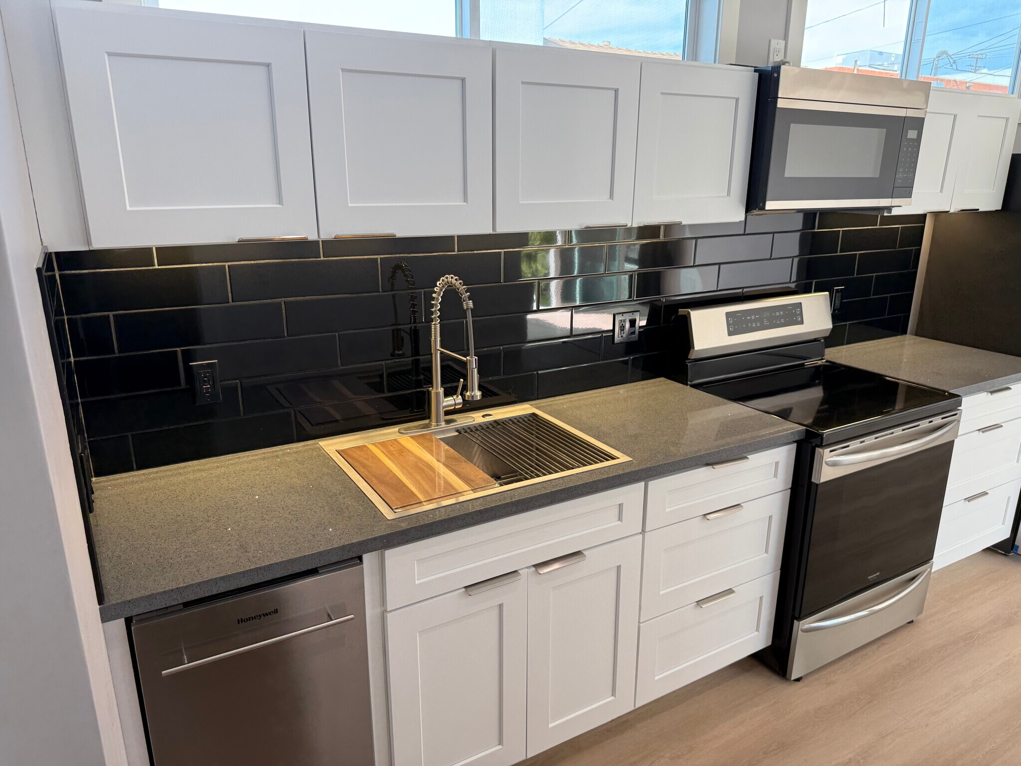 Building Photo - 13529 S Raymond Ave