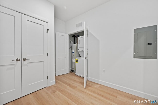 Building Photo - 131 Beach Rd