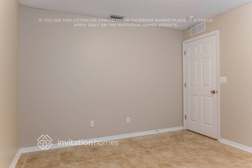 Building Photo - 2434 Bayhill Dr