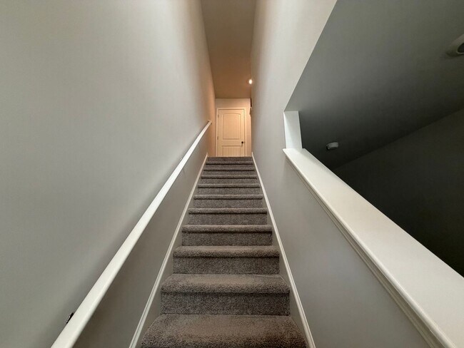 Building Photo - 3 Bedrooms, 2.5 Bathrooms - Townhome in Armuchee!