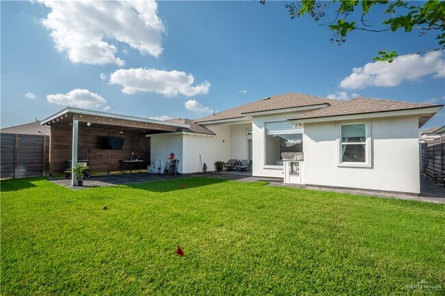 Building Photo - 8TH E St