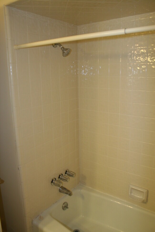 Building Photo - Cute 3 Bed + 2 Bath Home For Rent in Laurelglen Area