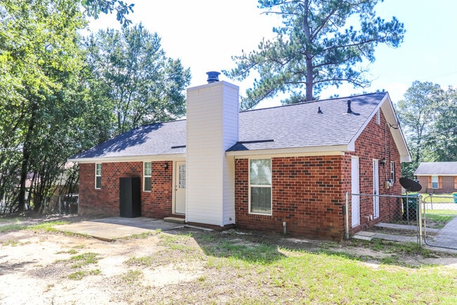Building Photo - 913 N Willowick Dr