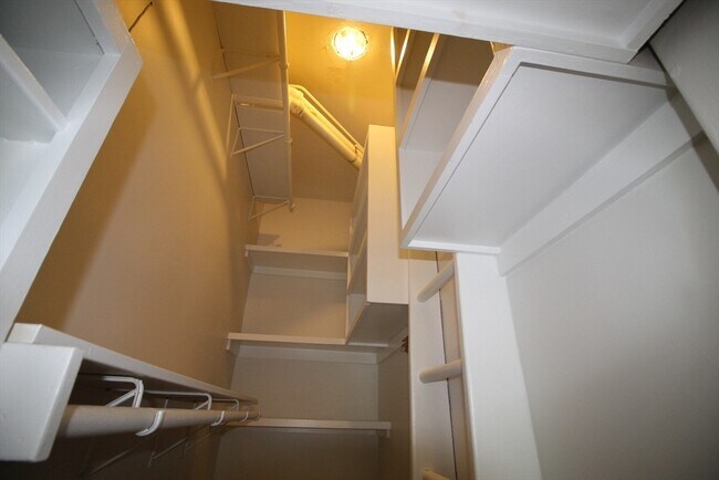 Building Photo - 396 Beacon St