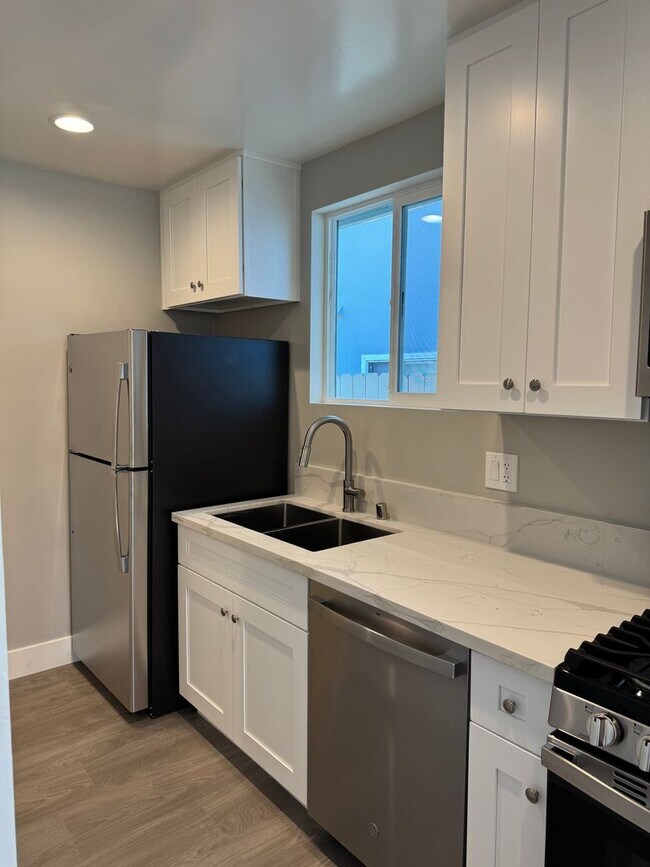 Building Photo - 54TH STREET 2985-2987 #1 FRONT UNITS