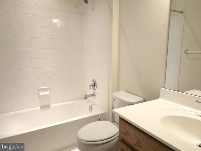 Building Photo - 1309 Madison Ln