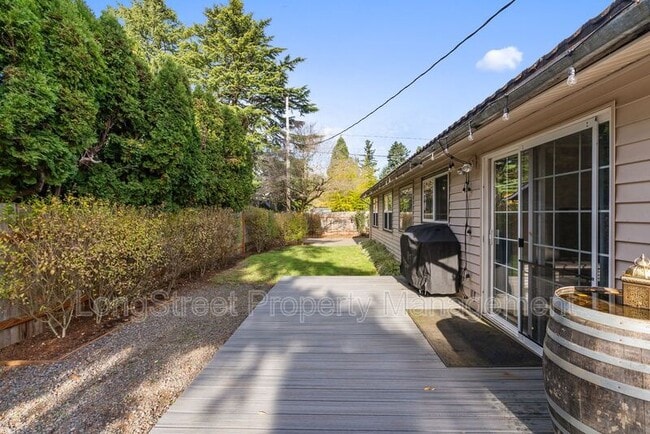 Building Photo - 7788 SE Thompson Rd