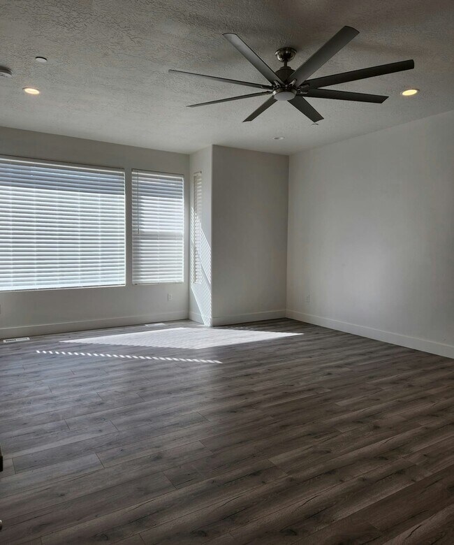 Building Photo - 5088 W Duckhorn Dr