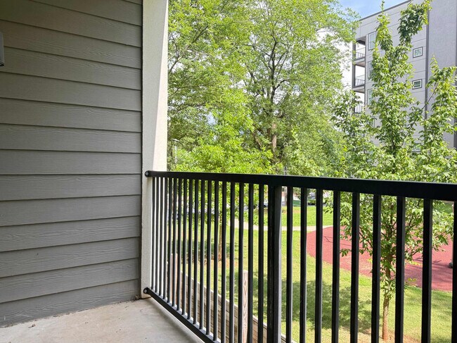 Building Photo - 542 Boulevard NE