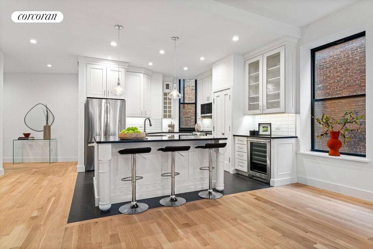 Building Photo - 228 W Broadway