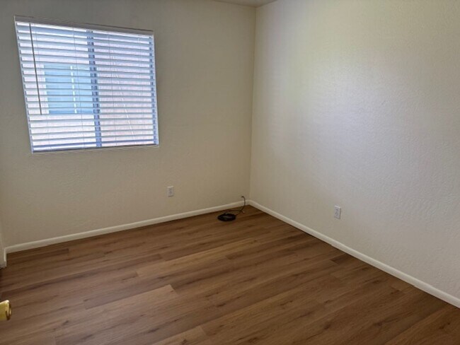 Building Photo - 17150 E Roadrunner Rd