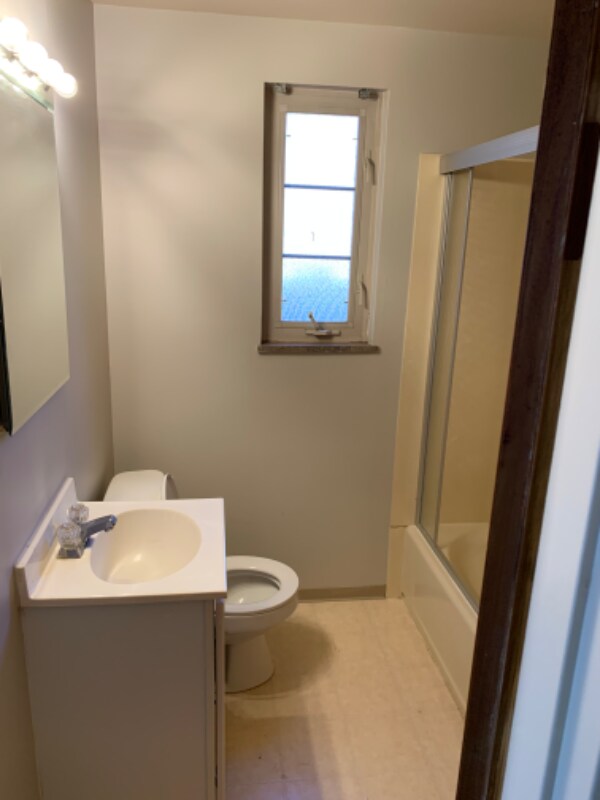 Building Photo - 1106 Sells Ave