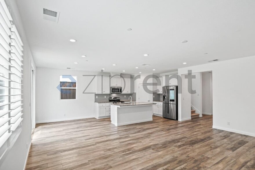 Building Photo - 1280 Hernandez Wy