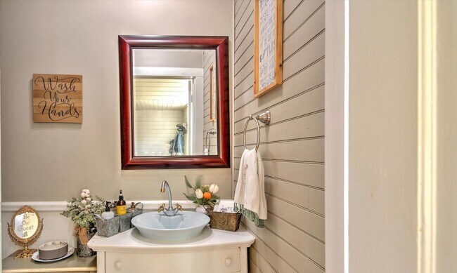Building Photo - 3BR Jackson Home Available Now