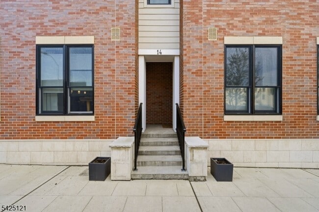 Building Photo - 14 Ward St