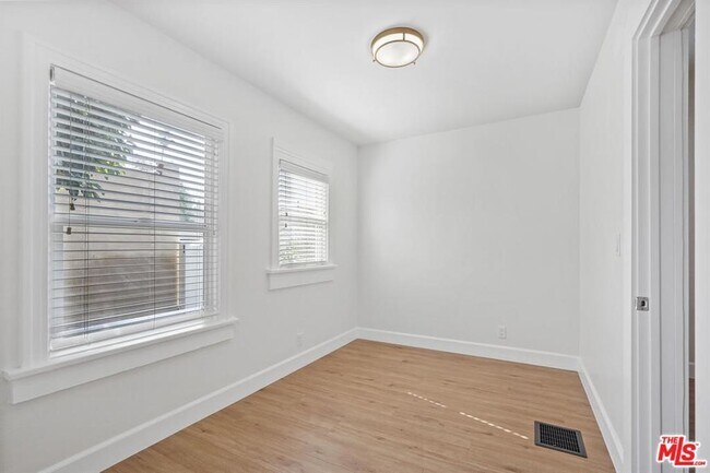 Building Photo - 1455 E Elizabeth St