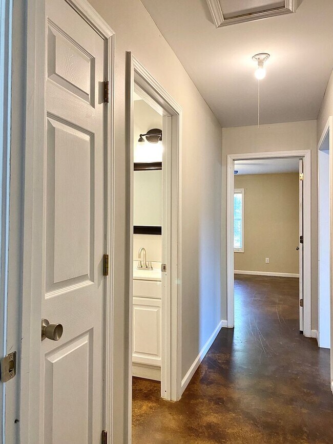 Building Photo - 1140 CR 194