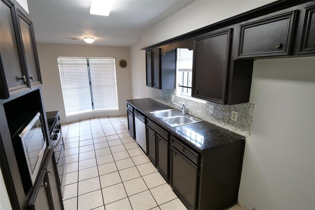 Building Photo - 13314 Ensley Wood Dr