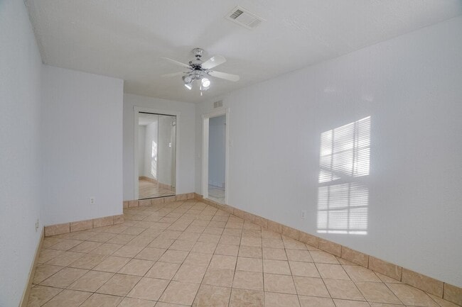 Building Photo - 5722 Shreveport Dr