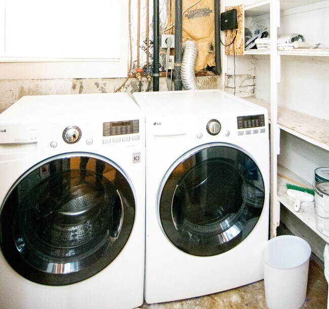 Building Photo - Really Nice 4 bedroom 3 Bath Home on Spacious Lot!