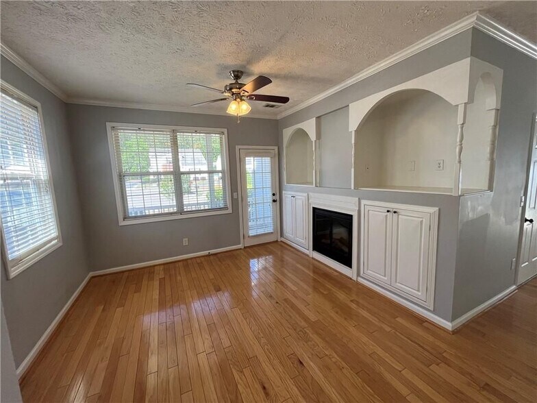 Building Photo - 320 Harmony Ct