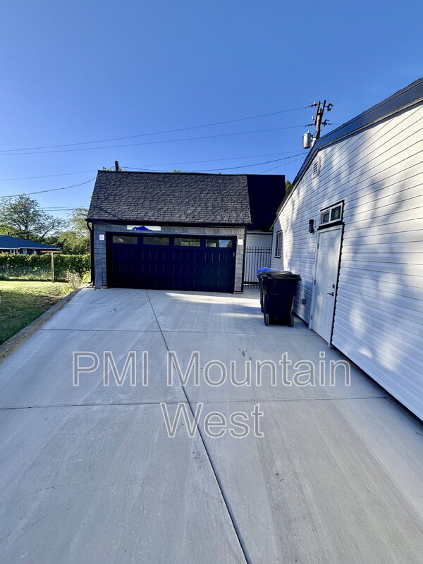 Building Photo - 985 Horsley Cir