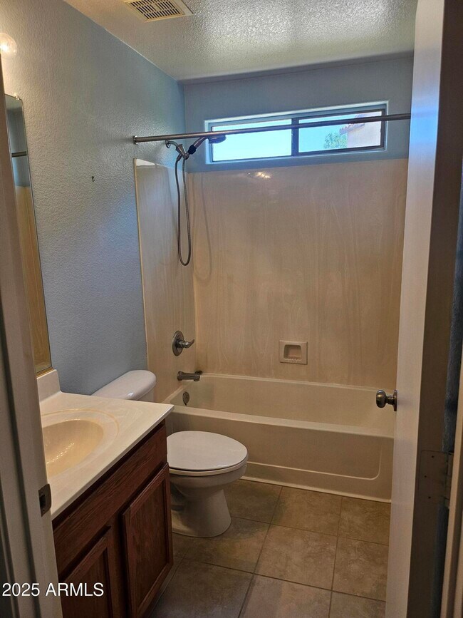 Building Photo - 2099 S Peppertree Dr