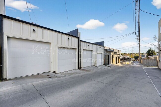 Building Photo - 1299 Newton St