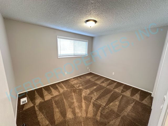 Building Photo - Charming 3-Bed Duplex in Gresham with Spacious 1100 Sq Ft Layout!