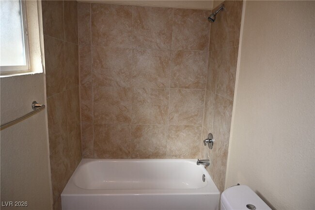 Building Photo - 320 N 16th St