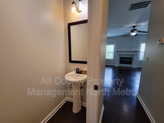 Building Photo - 538 Broughton Dr