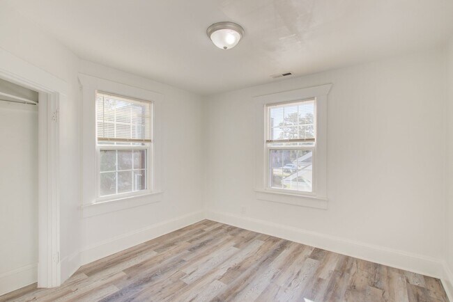 Building Photo - 1135 Jackson Ave