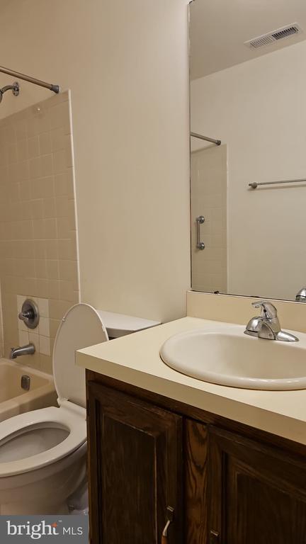 Building Photo - 909 Ravens Crest Dr