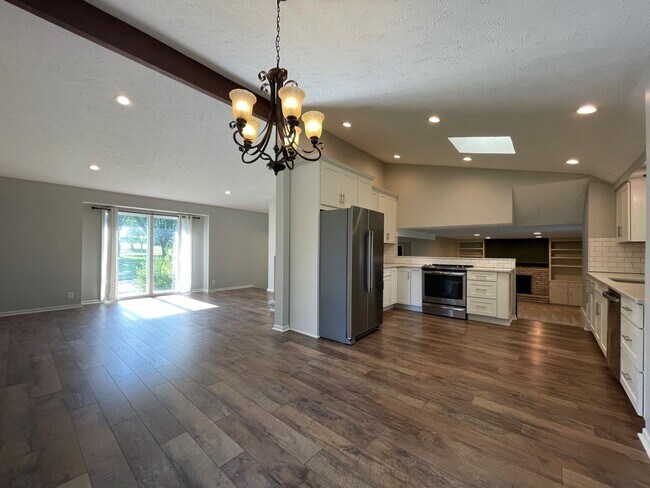 Building Photo - Home For Rent Papillion