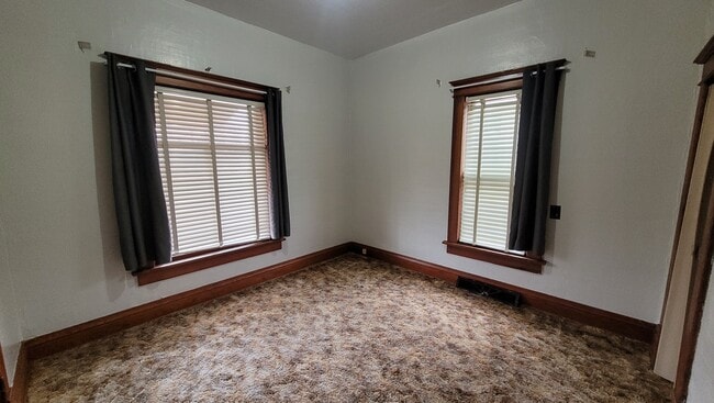 Building Photo - 409