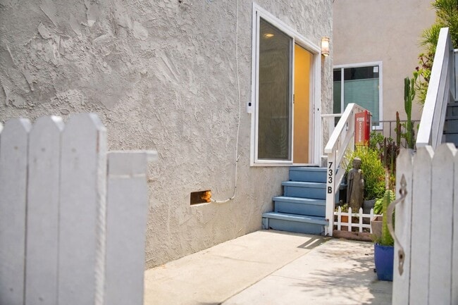 Building Photo - 733 Manhattan Beach Blvd