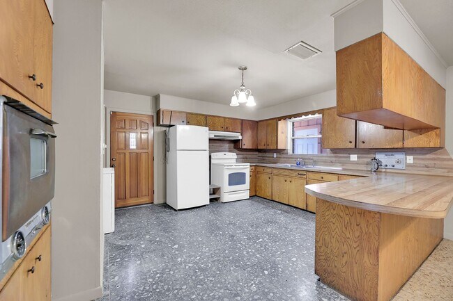 Building Photo - Charming Home in Central McAllen!