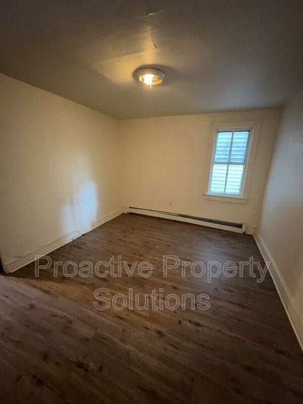 Building Photo - 532 Alder St