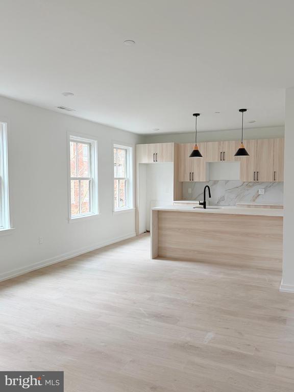 Building Photo - 208 Vine St