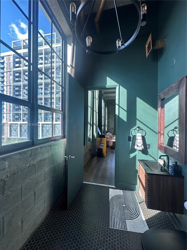 Building Photo - 1749 NE Miami Ct