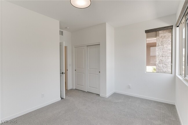Building Photo - 6333 Redstone Hls Dr