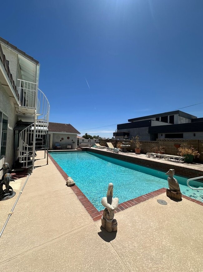 Building Photo - 1 Bedroom Casita with Pool Access!