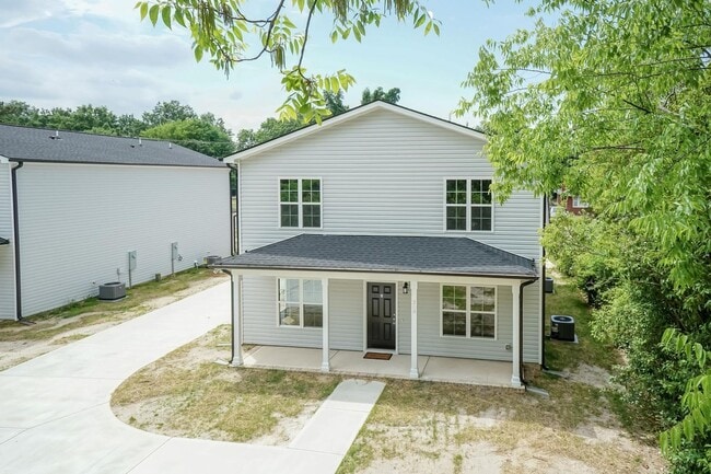 Primary Photo - 208 S Leslie St