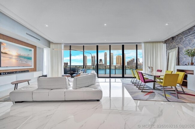Building Photo - 5000 Island Estates Dr