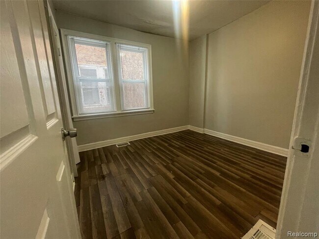 Building Photo - 14828 Sussex St