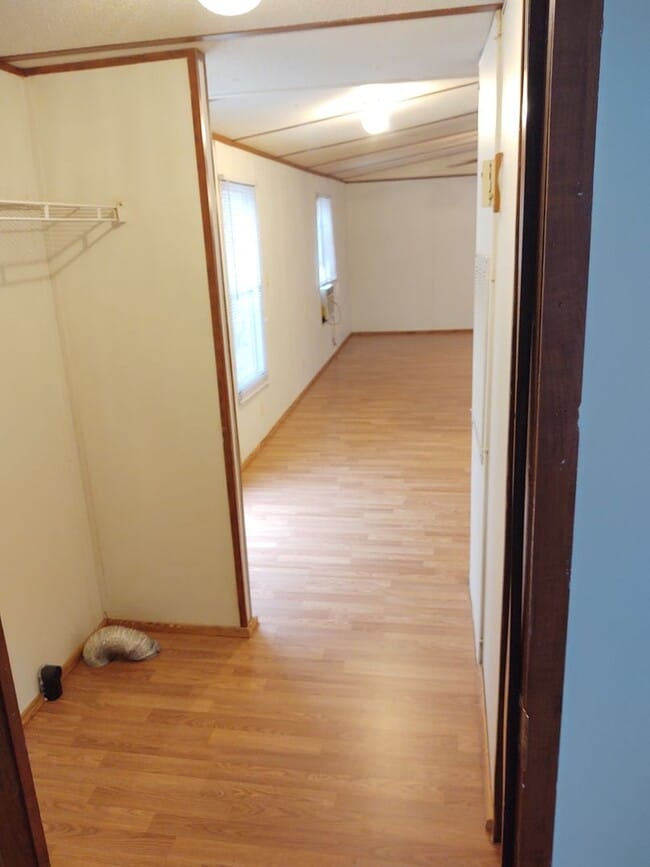 Building Photo - 2 Bedroom 1 bath Trailer in Whittier  $950 a month